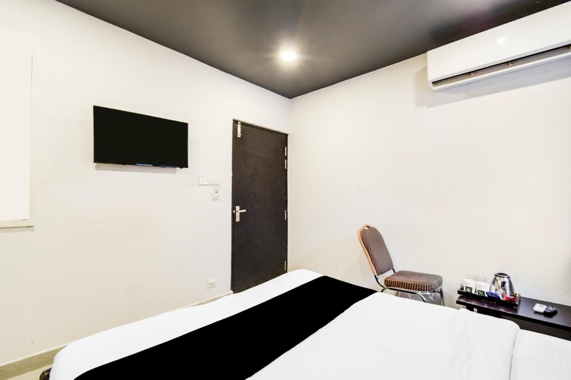 Super Townhouse Alwal Road 호텔 Trimulgherry 외부 사진